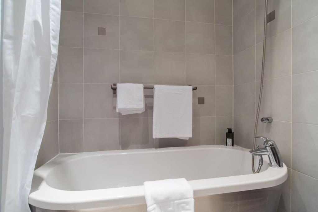 Cardiff City Centre Apartment Exterior photo
